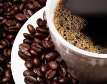 Ученые: от кофе у женщин уменьшается грудь