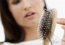 Как бороться с выпадением волос: проверенные способы