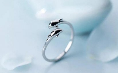 Серебряные кольца – незаменимые обитатели шкатулки с украшениями