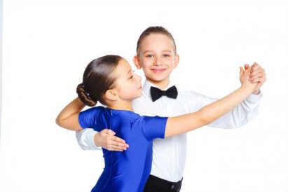 Почему стоит отдать ребенка на спортивные танцы
