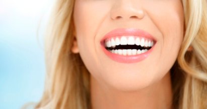 Імплантація зубів чи протезування? Переваги та недоліки