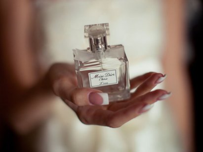 Розкрити істинний аромат жіночності: Поради з вибору найкращих парфумів