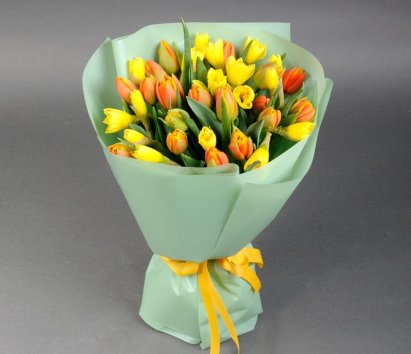 Як здивувати кохану жінку 8 березня за допомогою квітів