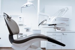 Стоматология XXI века: визит к дантисту без боли и страха