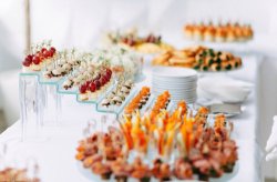 Кейтеринг на свадьбу: как выбрать, заказать и другие лайфхаки