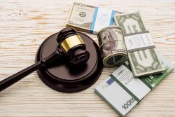 Ошибки в тексте расписки, которые делают её бесполезной бумажкой: юридический разбор ситуаций